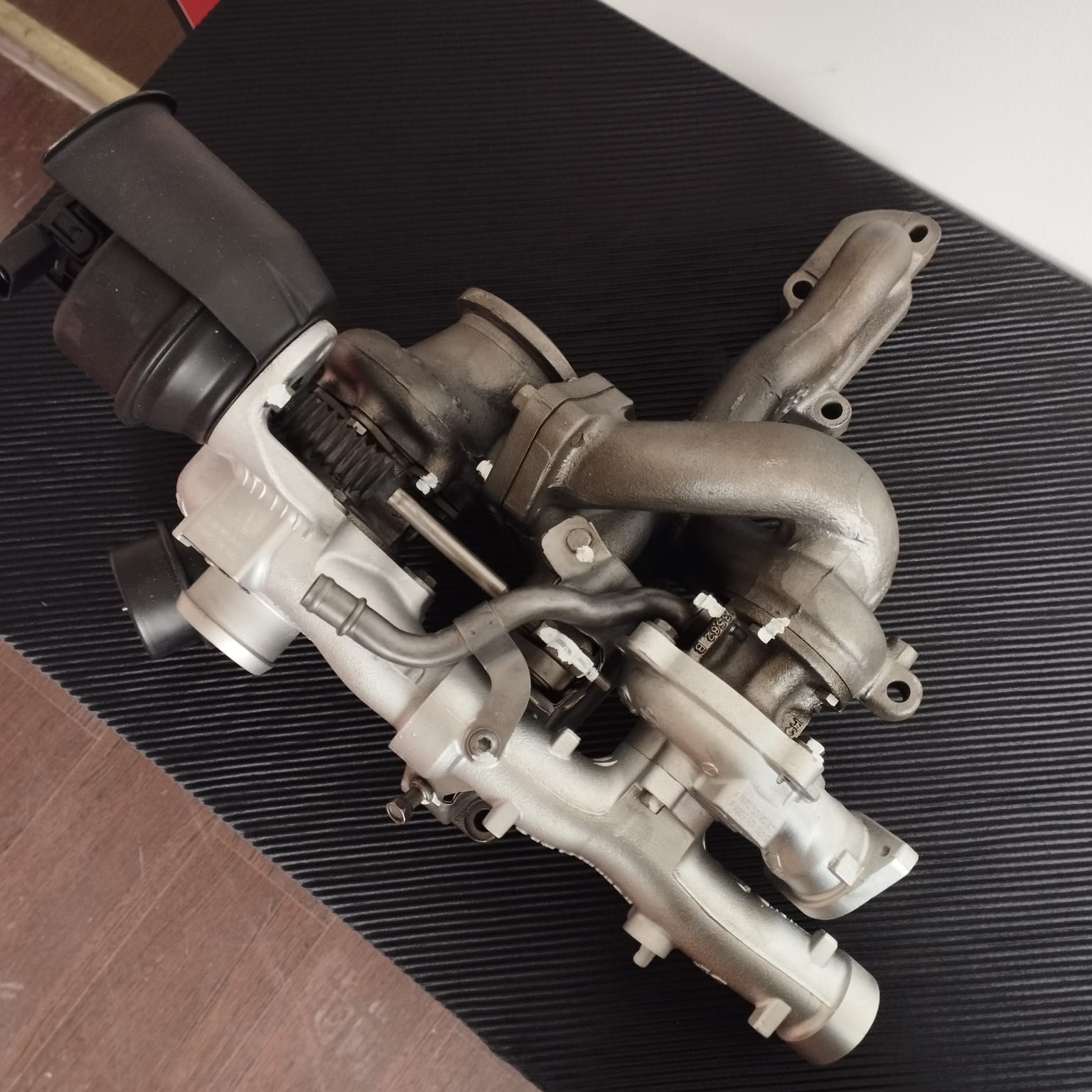 Turbo Volkswagen T5 Transporter 2.0 BiTDI 180 CV 1000-970-0098